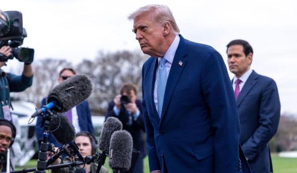 Trump dice que está en conversaciones con Irán para poner fin a la guerra, pero el gobierno de Teherán lo niega