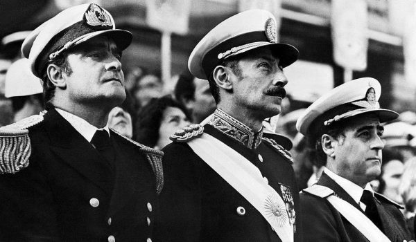 «Jamás se nos cruzó por la cabeza que iba a ser tan siniestro»: los recuerdos del día del golpe de Estado que hace 50 años cambió Argentina