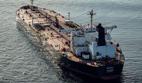 EE.UU. autoriza la compra temporal de petróleo ruso sancionado para combatir la subida de precios por la guerra en Irán