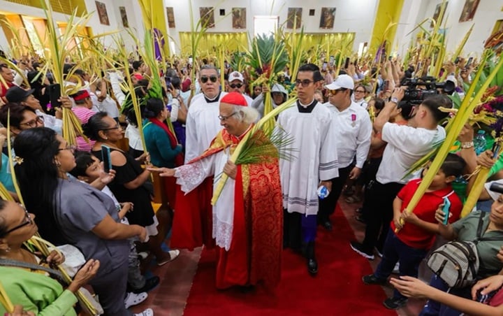 Los medios oficialistas transmitieron la misa del Domingo de Ramos, oficiada por el cardenal Leopoldo Brenes en la catedral metropolitana de Managua.