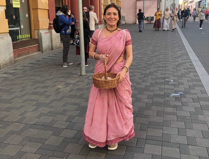 A Kristina le gusta la cultura de la India, así como el yoga, la meditación y el ayurveda. Han sido su estilo de vida durante los últimos 14 años, desde que se convirtió en Hare Krishna. LA PRENSA/ CORTESÍA