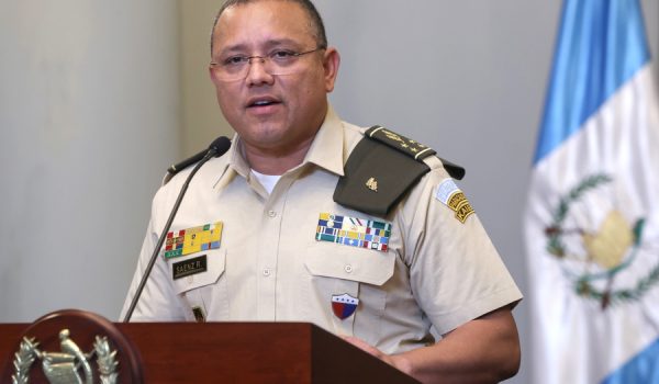 Guatemala comprará armamento a Estados Unidos tras el fin de un embargo de medio siglo