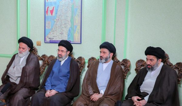 Trump exige influir en la elección del nuevo líder de Irán y rechaza al hijo de Alí Jameneí