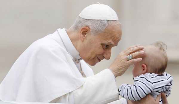El papa León XIV reza para que las naciones renuncien a las armas y elijan la diplomacia