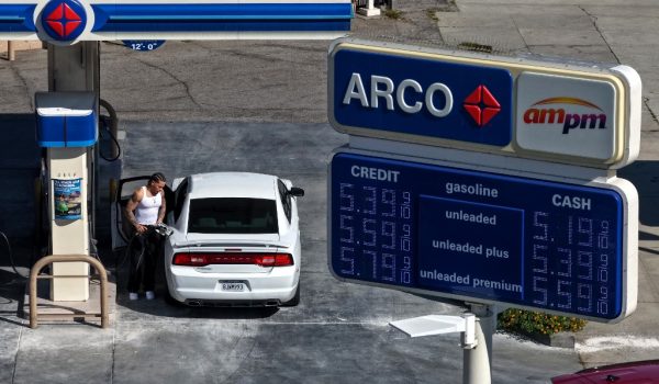 Precios del crudo suben pese a la liberación de 572 millones de barriles de las reservas globales