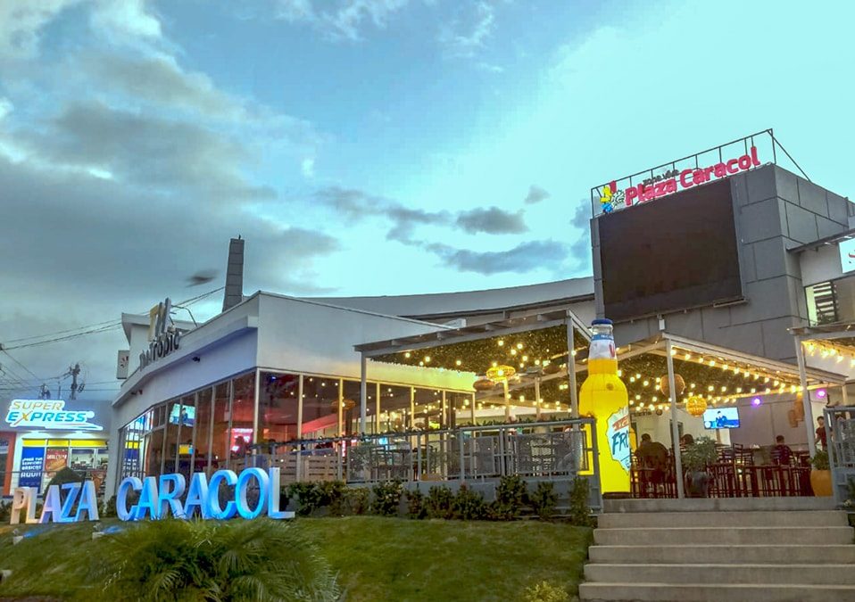 Restaurante Tip Top, ubicado en Plaza Caracol, costado suroeste de la rotonda El Periodista, cerró a partir de este mes de marzo por ampliación de la Pista Héroes y Mártires. Foto: Tomada de las redes sociales de Plaza Caracol.