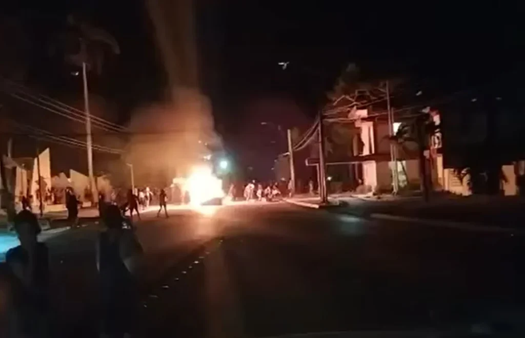 Manifestantes protestan por la crisis energética en Cuba. Tomado de Periódico Cubano