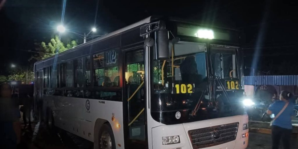 Un pasajero murió al caer de la Ruta 102 de Managua. Foto: Masaya Rebelde-Nicaragua/Facebook.
