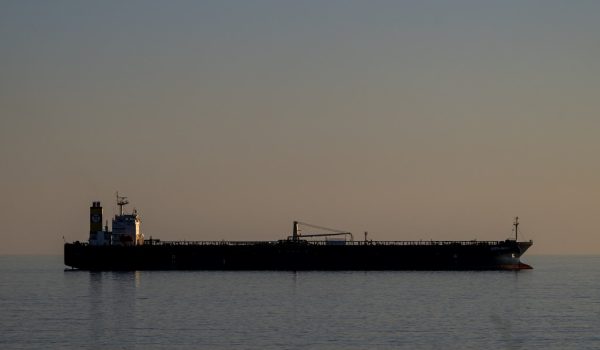 Envíos petroleros rusos a Cuba se mantienen bajo sanciones, aclara Estados Unidos