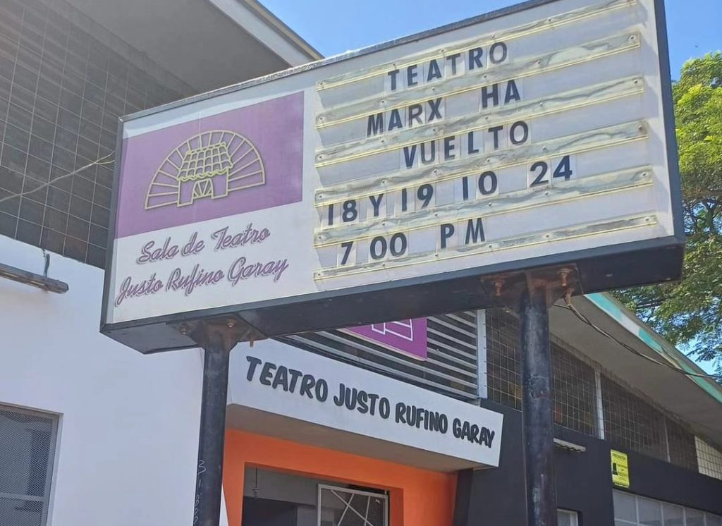 Antigua fachada del Teatro Justo Rufino Garay tomado por la Policía desde el martes 10 de marzo. Foto: Tomada de las redes sociales del Teatro.