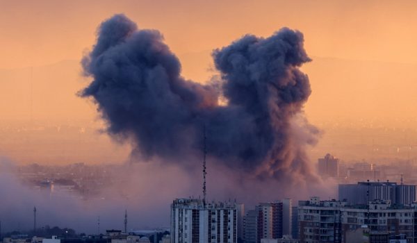 Cuarto día de la guerra: Israel y EE.UU. bombardean sin cesar, Irán contraataca