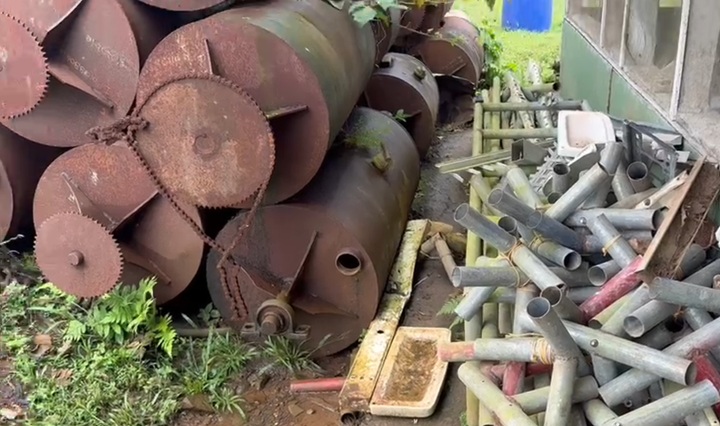 Tómbolas que utilizan los güiriseros nicaragüenses para procesar oro en Crucitas y que fueron decomisadas por las autoridades costarricenses. LA PRENSA/ REPRODUCCIÓN DE VIDEO/ COLEGIO DE GEÓLOGOS DE COSTA RICA