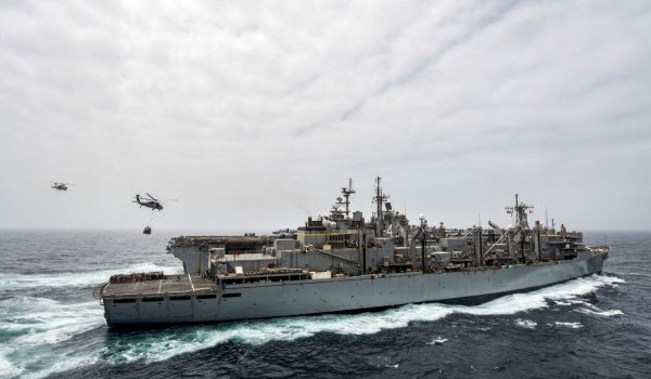 Guerra en Irán: EE. UU. aumenta su fuerza con 2,500 marines y refuerzos navales