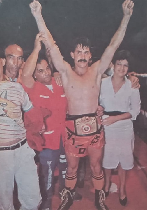 En septiembre de 1987, Yiyo se coronó como campeón latinoamericano, peso welter (147 libras), al vencer al puertorriqueño Benny Márquez. Luego, fue colocado en ránking 8 de ese peso en la AMB. LA PRENSA/ TOMADA DE REDES SOCIALES