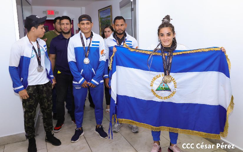 Ana Cruz, campeona nicaragüense de Artes Marciales Mixtas. 