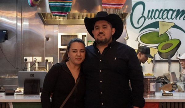 Juan Manuel De la Torre logró abrir su taquería en el mercado de Peckham Rye Lane junto con su esposa Gabriella.