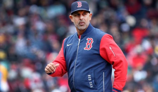 Luego de tanto patinar los Medias Rojas despiden al manager y a cinco técnicos
