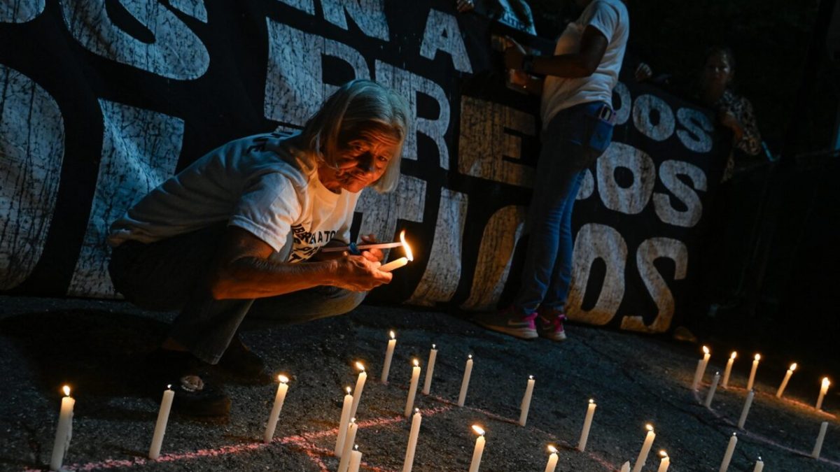 Familiares exigen la liberación de presos políticos en Venezuela | Foto: Maryorin Méndez / AFP