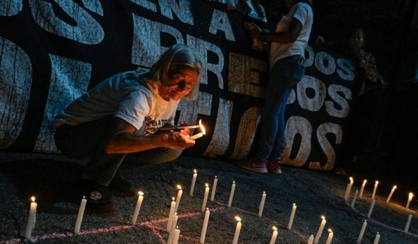 Familiares exigen la liberación de presos políticos en Venezuela | Foto: Maryorin Méndez / AFP