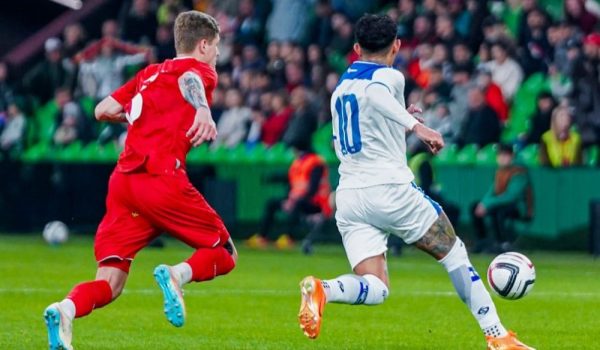 Byron Bonilla durante el amistoso ante Rusia en la fecha FIFA de marzo.
