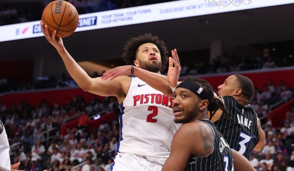 Pistons rompen un prolongado ayuno de victorias en casa y postemporada