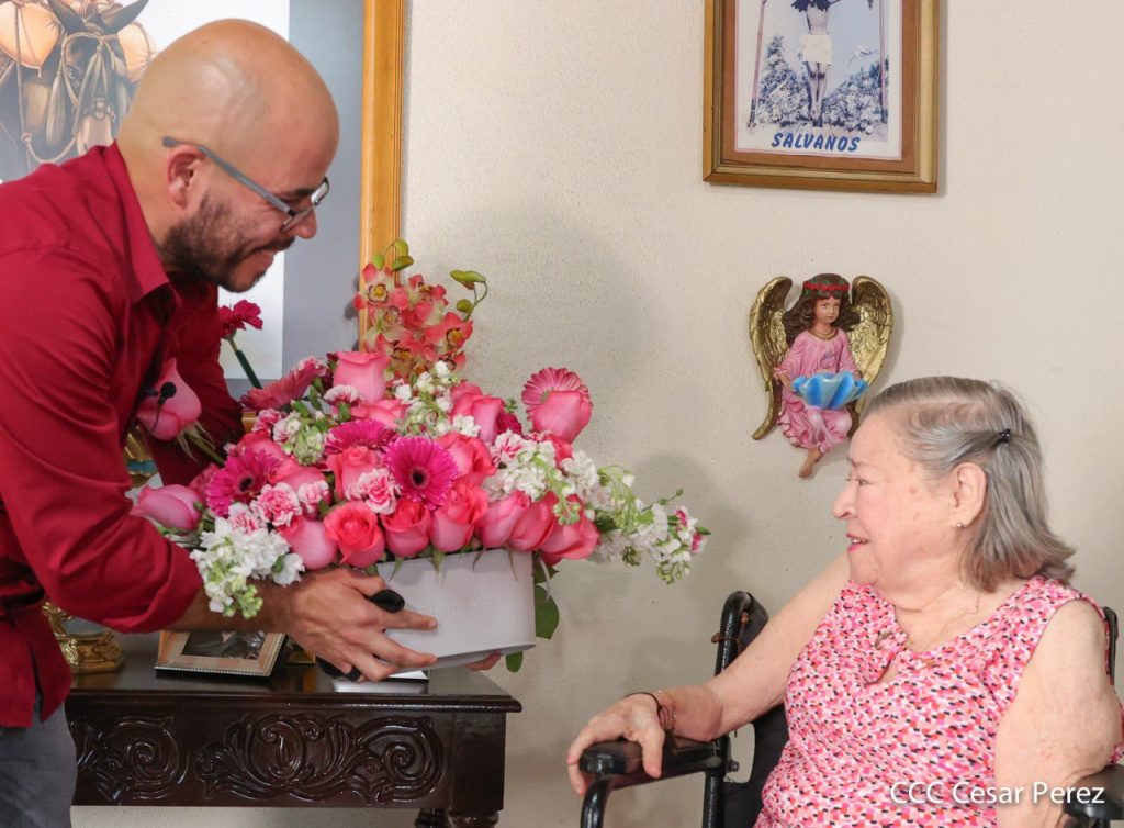 Daniel Edmundo Ortega Murillo con Blanca Arauz, hija de Sandino en 2022