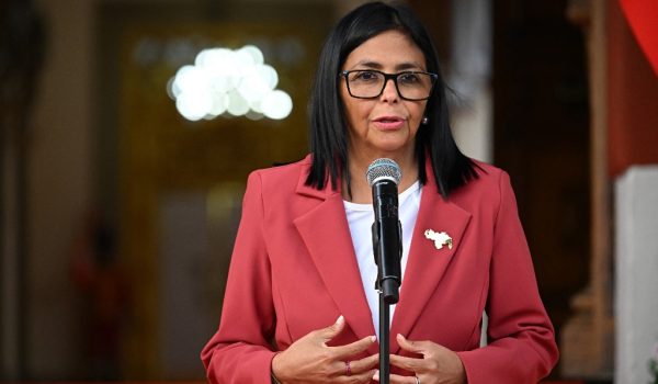 EE. UU. le quita las sanciones a Delcy Rodríguez