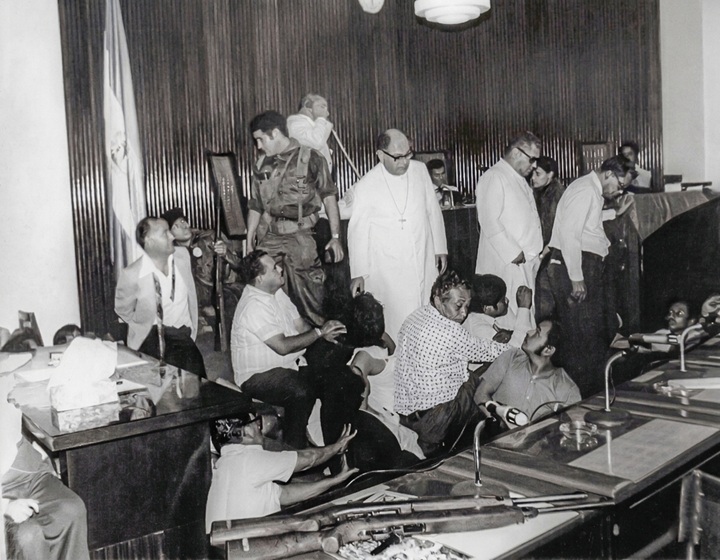 Durante la toma del Palacio Nacional, el 22 de agosto de 1978. LA PRENSA / ARCHIVO