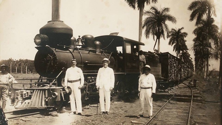 Adolfo Benard (al centro), socio, presidente y gerente general de The Nicaragua Sugar States Limited desde 1912 hasta su muerte en 1935