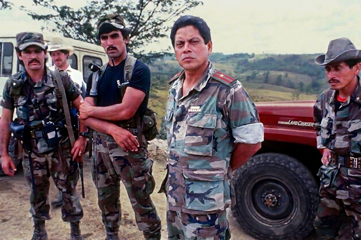 : Imagen de la primera reunión entre los excontras Bolívar y Wilmer con el mayor Roberto Samcam, en las zonas desmilitarizadas o enclaves de paz, al norte de San José de Bocay y San Rafael del Norte. Samcam fue asesinado por sicarios del régimen el 19 de junio de 2025 en su casa en San José, Costa Rica. LA PRENSA / ARCHIVO ROBERTO SAMCAM