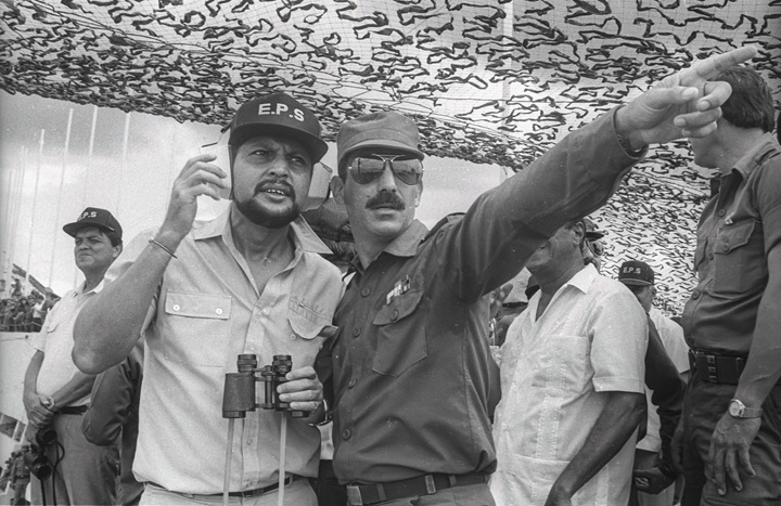 Bayardo Arce y Álvaro Baltodano en una imagen de archivo de julio de 1989. Baltodano fue miembro fundador del Ejército Sandinista y alcanzó el grado de general de brigada hasta su retiro. Actualmente es preso del régimen, al igual que Bayardo Arce. LA PRENSA / ARCHIVO PERSONAL ÓSCAR NAVARRETE