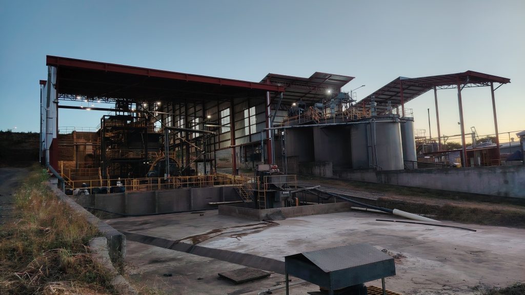 Una imagen del plantel abandonado en Villanueva, Chinandega, que era parte del sistema de extorsión creado por la familia Ortega Murillo. Foto/Cortesía