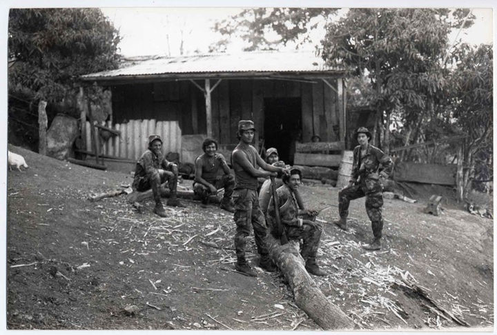 Contras acampan en el norte de Nicaragua esperando el momento del desarme en 1990. LA PRENSA/ ARCHIVO/ CORTESÍA/ IHNCA