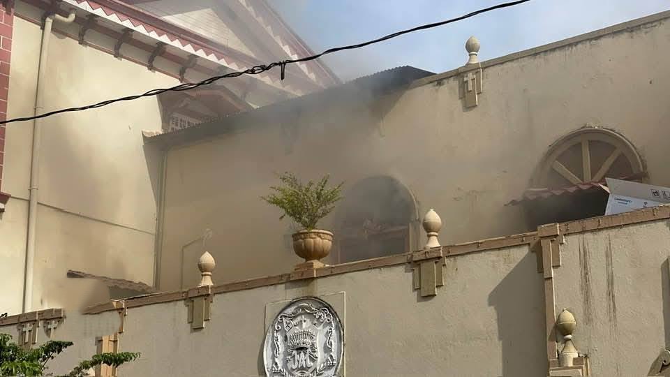 Primeras imágenes de incendio en el Palacio Episcopal en León