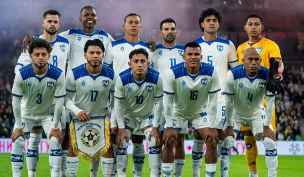 Jefferson Rivera (4) debutó con la Selección Nacional en el amistoso ante Rusia en la fecha FIFA de marzo.