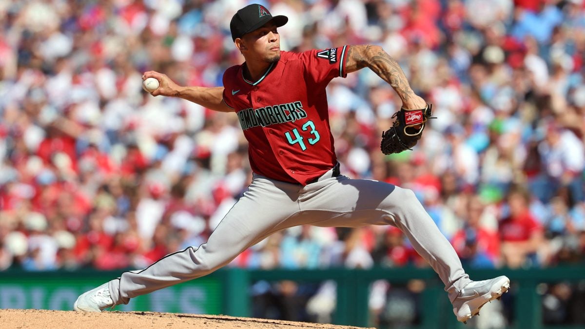 Jonathan Loáisiga batalló ante los Cerveceros este jueves en Milwaukee.