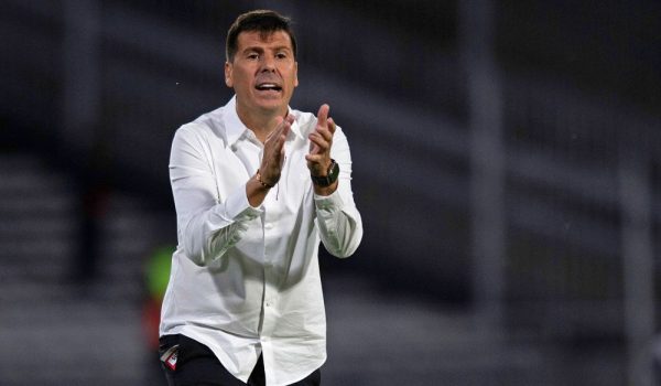 Juan Cruz Real viene de dirigir a la Universidad de Concepción de Chile.