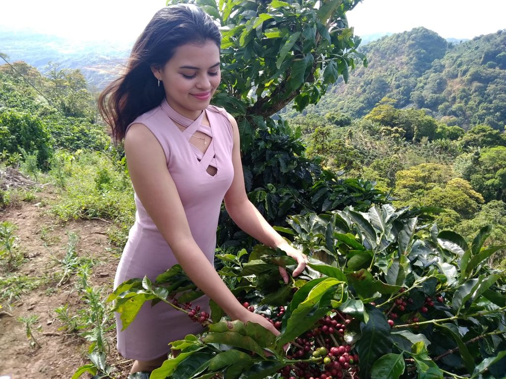 Junieysis Adeli Merlo Espinoza vivía en Salitral de Santa Ana, Costa Rica, como quien vive en un cuartel de espionaje y vigilancia.