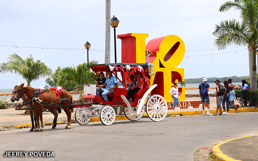 Los paseos en coche atraen a los turistas que visitan Nicaragua