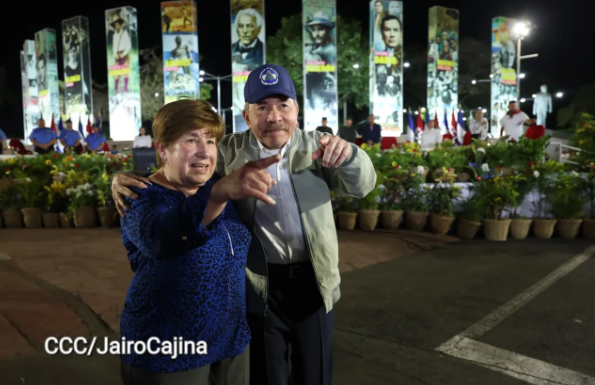 Dictador Daniel Ortega junto a la pastora Doris Ávila. Foto: Tomada de medios oficialistas.