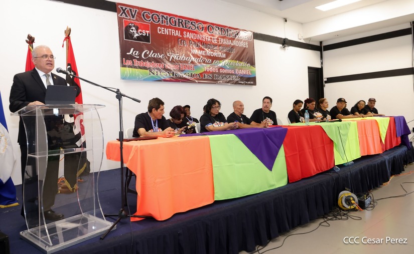 2025. En una reunión, participando como delegado presidencial, Ovidio Reyes se dirige a la Central Sandinista de Trabajadores, uno de los sindicatos blancos de la dictadura