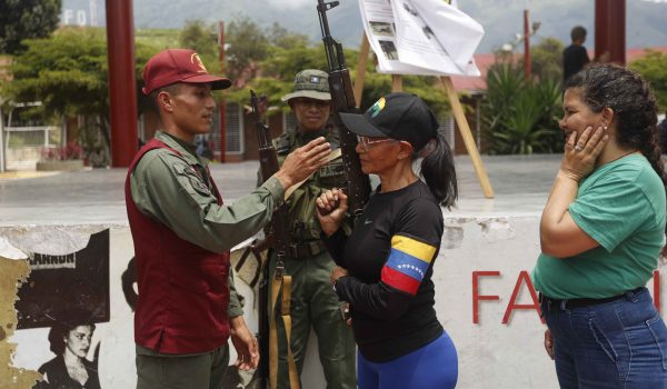 Paramilitares: la maquinaria civil de la represión