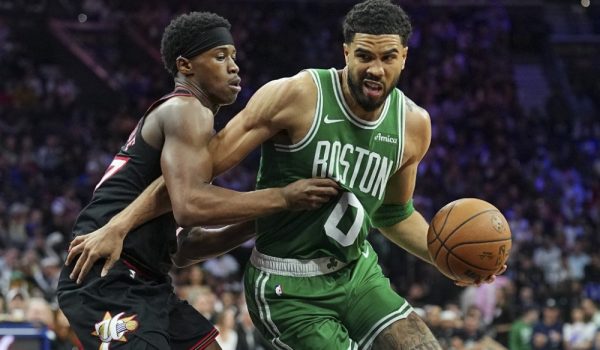 El Dúo Dinámico Jayson Tatum y Jaylen Brown cargan con los Celtics en Houston