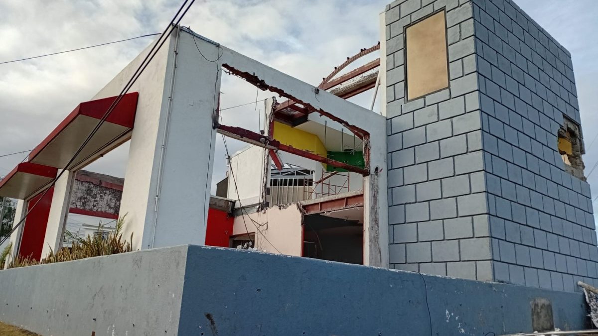 Restaurante Tip Top de la Plaza Caracol en demolición. Foto: Cortesía