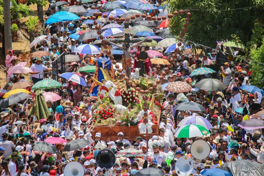 Viacrucis Penitencial de la Sangre de Cristo realizado en la Catedral Metropolitana. Foto: Tomada de la Arquidiócesis de Managua.