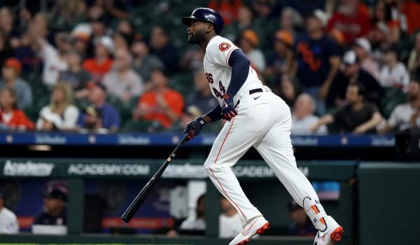 El cubano Yordan Álvarez, una pieza clave en los Astros de Houston. AFP /Kenneth Richmond.