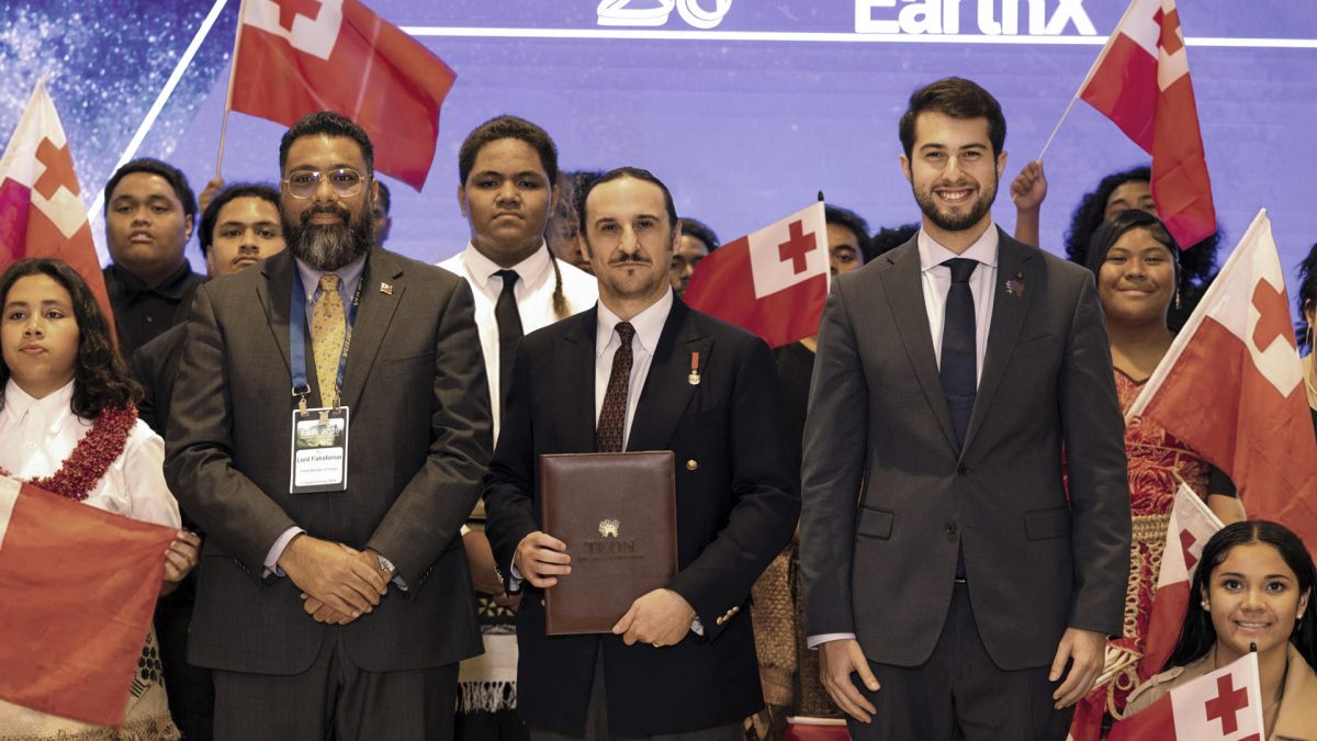 Fotografía tomada el 22 de abril durante la participación de Luis Felipe Fernández-Salvador y Campodonico (c), VI marqués de Lises y presidente de TEON (The Embassy of Nature), en el Foro EarthX, EFE/TEON