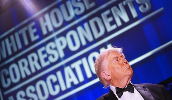 Nathan Howard/Getty Images Trump, minutos antes del tiroteo en la cena de Corresponsales.