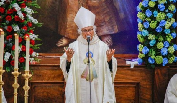 El cardenal Leopoldo Brenes, vicepresidente de la CEN en una eucaristía por la Solemnidad de la Divina Misericordia. Foto: Arquidiócesis de Managua.
