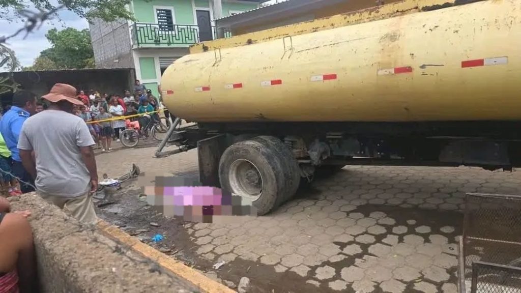 Joven ciclista Osman Ernesto Parajón García, de 25 años, muere aplastado por una cisterna en Tipitapa. Foto: Prensa Nicaragua/Facebook.